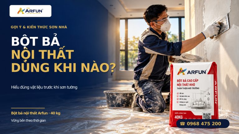 Thợ xử lý bề mặt tường bằng bột bả nội thất, ảnh minh họa Arfun.